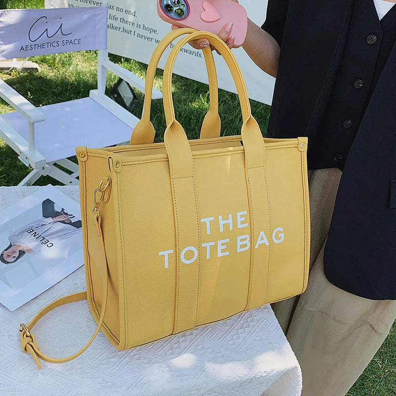 Descubre el bolso perfecto para complementar tu estilo diario. Este bolso cruzado informal de color sólido es la combinación ideal de practicidad, estilo y comodidad. Con un diseño moderno y un acabado en lona resistente