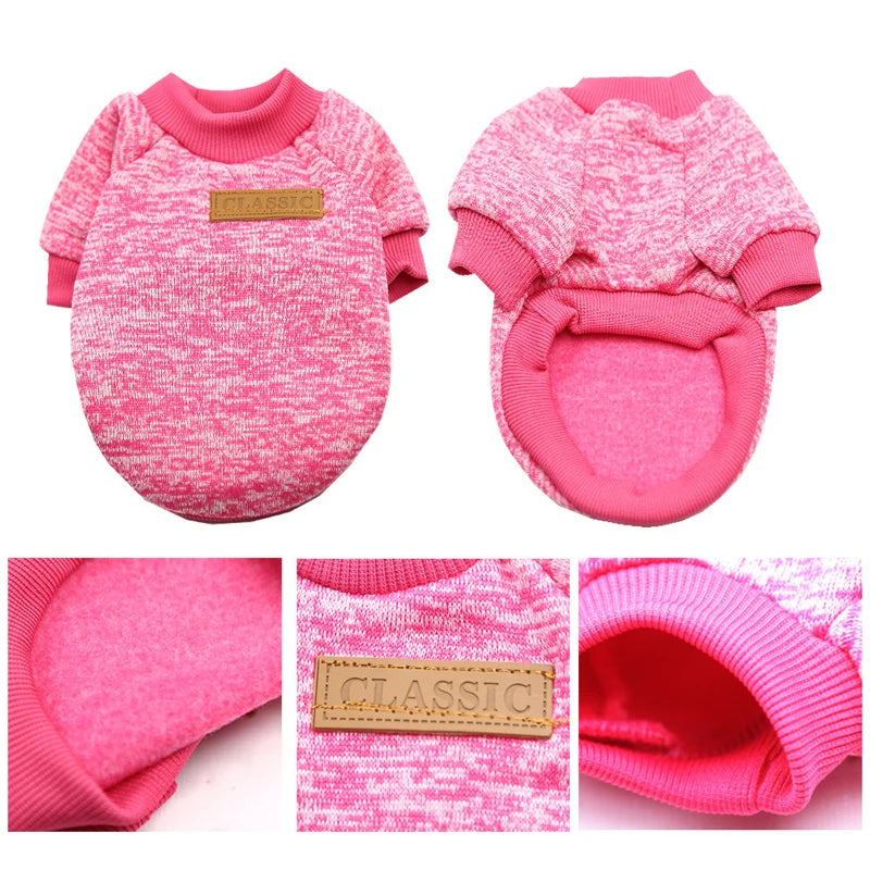 ¡Mantén a tu mascota elegante y cálida durante los meses fríos! Esta chaqueta para cachorros y gatos pequeños está diseñada para ofrecer comodidad, estilo y calor en la temporada de otoño e invierno. Con un diseño clásico y materiales suaves