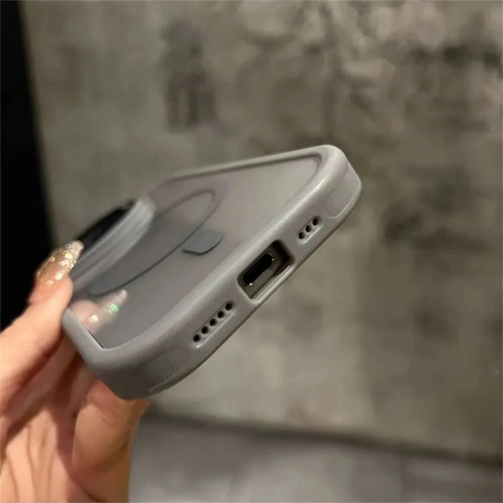 Protege lo más valioso de tu iPhone: Soporte con tapa para lente y MagSafe integrado.