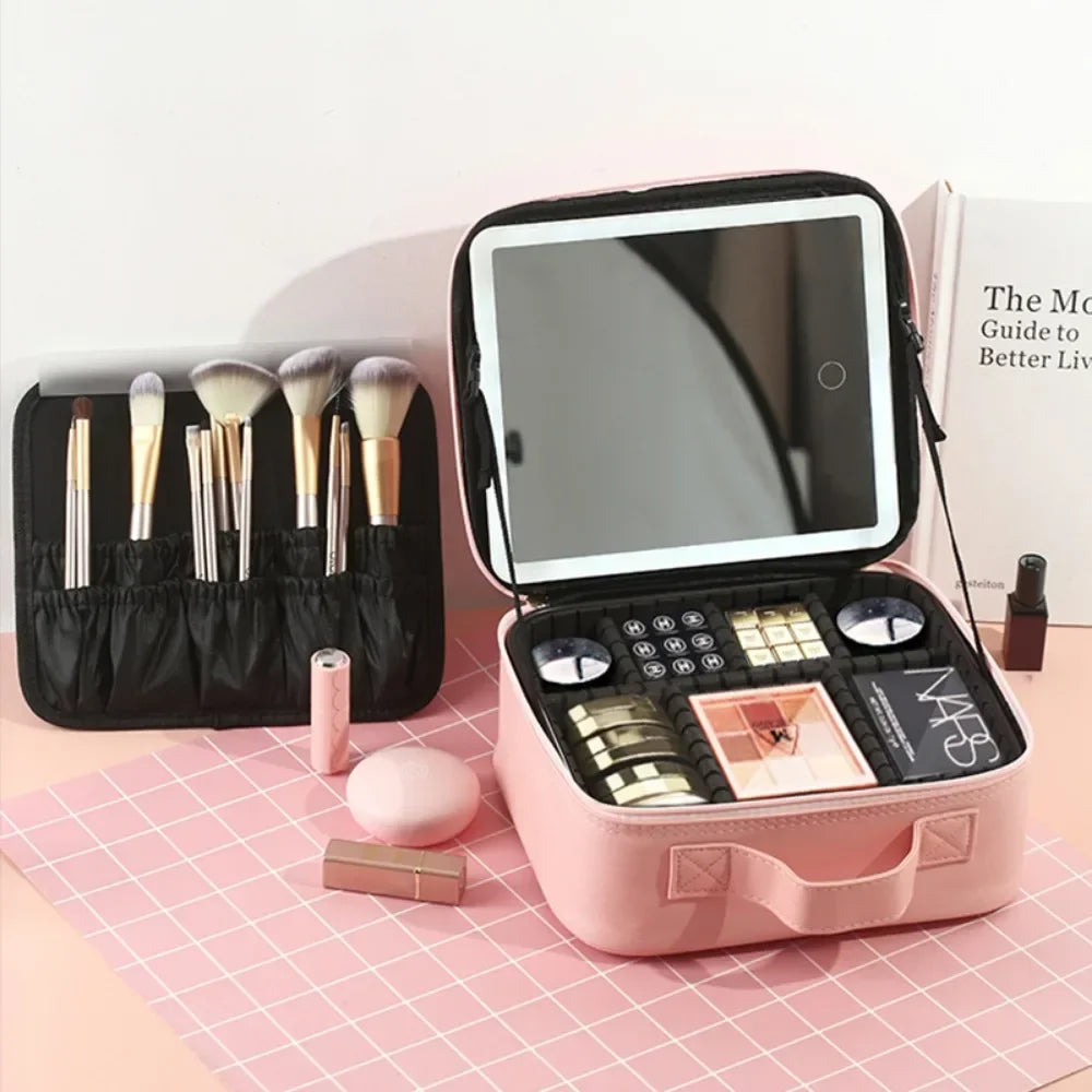 Lleva tu rutina de belleza a donde vayas con el organizador de maquillaje con espejo iluminado. Perfecto para viajes con 3 brillos ajustables es resistente al agua
