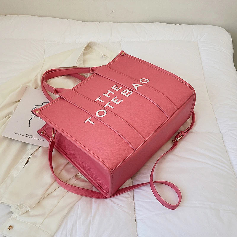 Descubre el bolso perfecto para complementar tu estilo diario. Este bolso cruzado informal de color sólido es la combinación ideal de practicidad, estilo y comodidad. Con un diseño moderno y un acabado en lona resistente