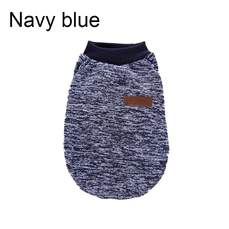 ¡Mantén a tu mascota elegante y cálida durante los meses fríos! Esta chaqueta para cachorros y gatos pequeños está diseñada para ofrecer comodidad, estilo y calor en la temporada de otoño e invierno. Con un diseño clásico y materiales suaves