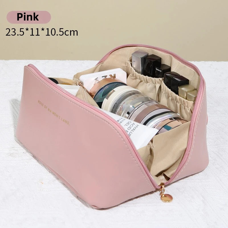 Mantén tus cosméticos organizados y al alcance de tu mano con esta bolsa de cosméticos de gran capacidad, ideal para viajes y uso diario. Su diseño elegante y funcional combina estilo y practicidad, perfecta para quienes buscan comodidad