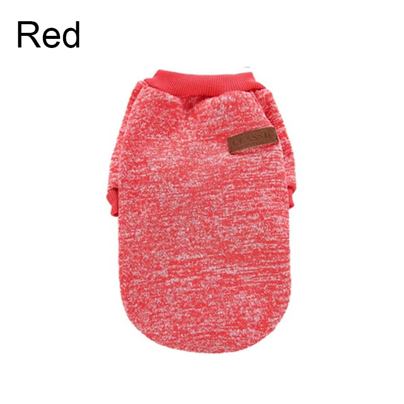 ¡Mantén a tu mascota elegante y cálida durante los meses fríos! Esta chaqueta para cachorros y gatos pequeños está diseñada para ofrecer comodidad, estilo y calor en la temporada de otoño e invierno. Con un diseño clásico y materiales suaves