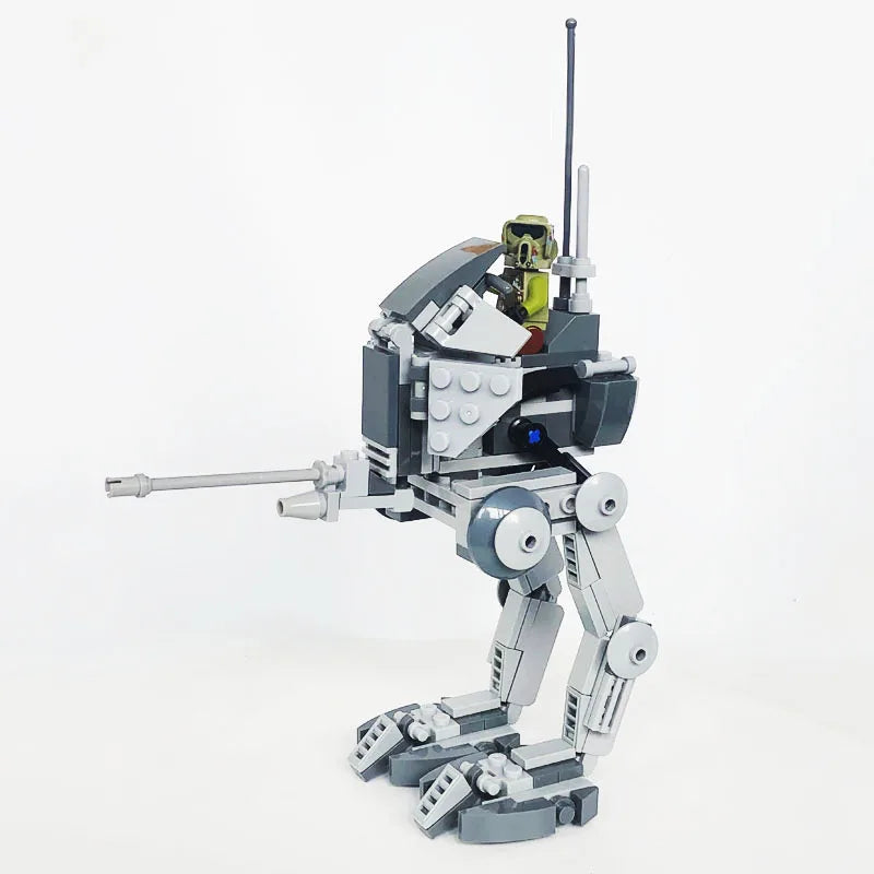 Set de bloques de construcción diseñado para los verdaderos fanáticos de Star Wars, ofreciéndote una experiencia de juego dinámica con mini figuras de acción y vehículos icónicos