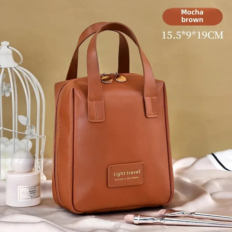 Organiza tu belleza con estilo y elegancia: Este Organizador de Maquillaje de Lujo es la solución perfecta para quienes buscan practicidad, diseño y durabilidad en un solo producto. Ideal para el uso diario o tus viajes