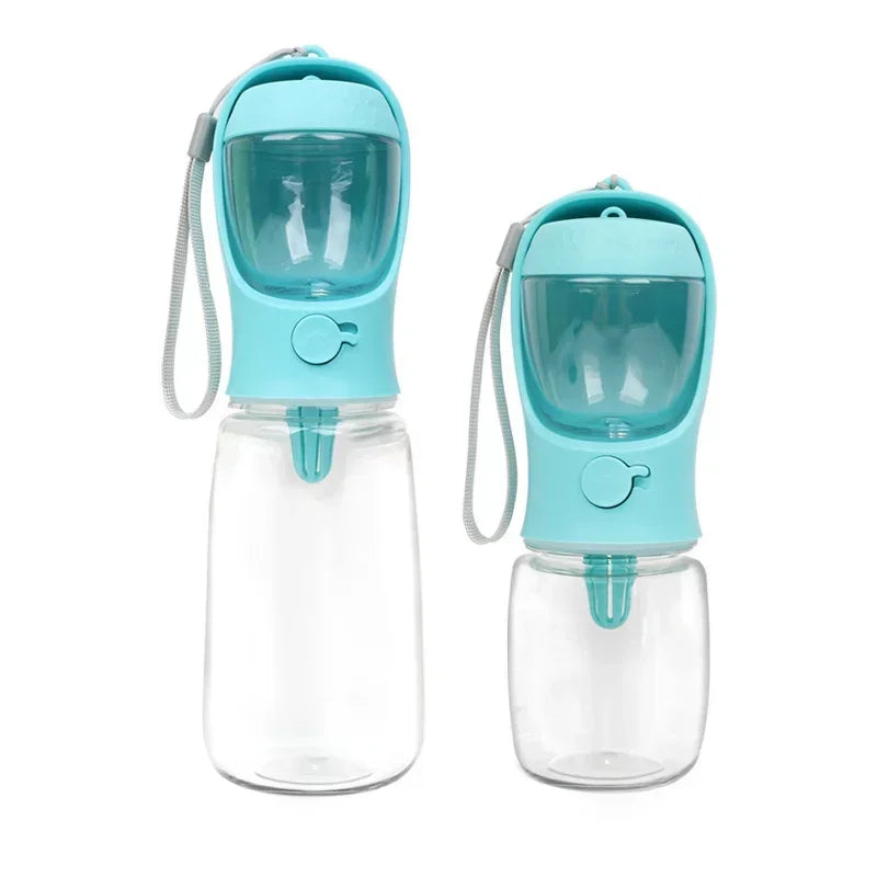 ¿Tienes una mascota y te encanta viajar o salir de paseo? ¡Esta botella portátil para perros y gatos es la solución perfecta para mantener a tu compañero peludo hidratado y bien alimentado dondequiera que vayas!