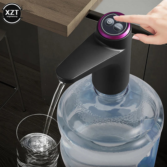 ¡Simplifica el acceso al agua con nuestra Bomba de Agua Eléctrica Automática de 19 Litros! Diseñada para brindarte comodidad y eficiencia, este dispensador de agua eléctrico es la solución perfecta para tener siempre agua fresca al alcance de tu mano