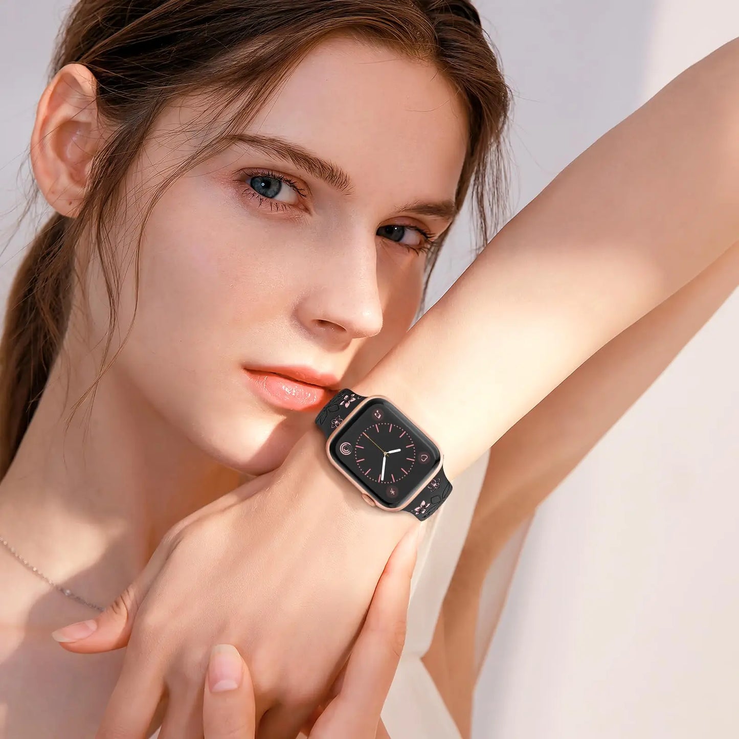 Estilo y elegancia para tu muñeca: set de 2 correas florales para Apple Watch.