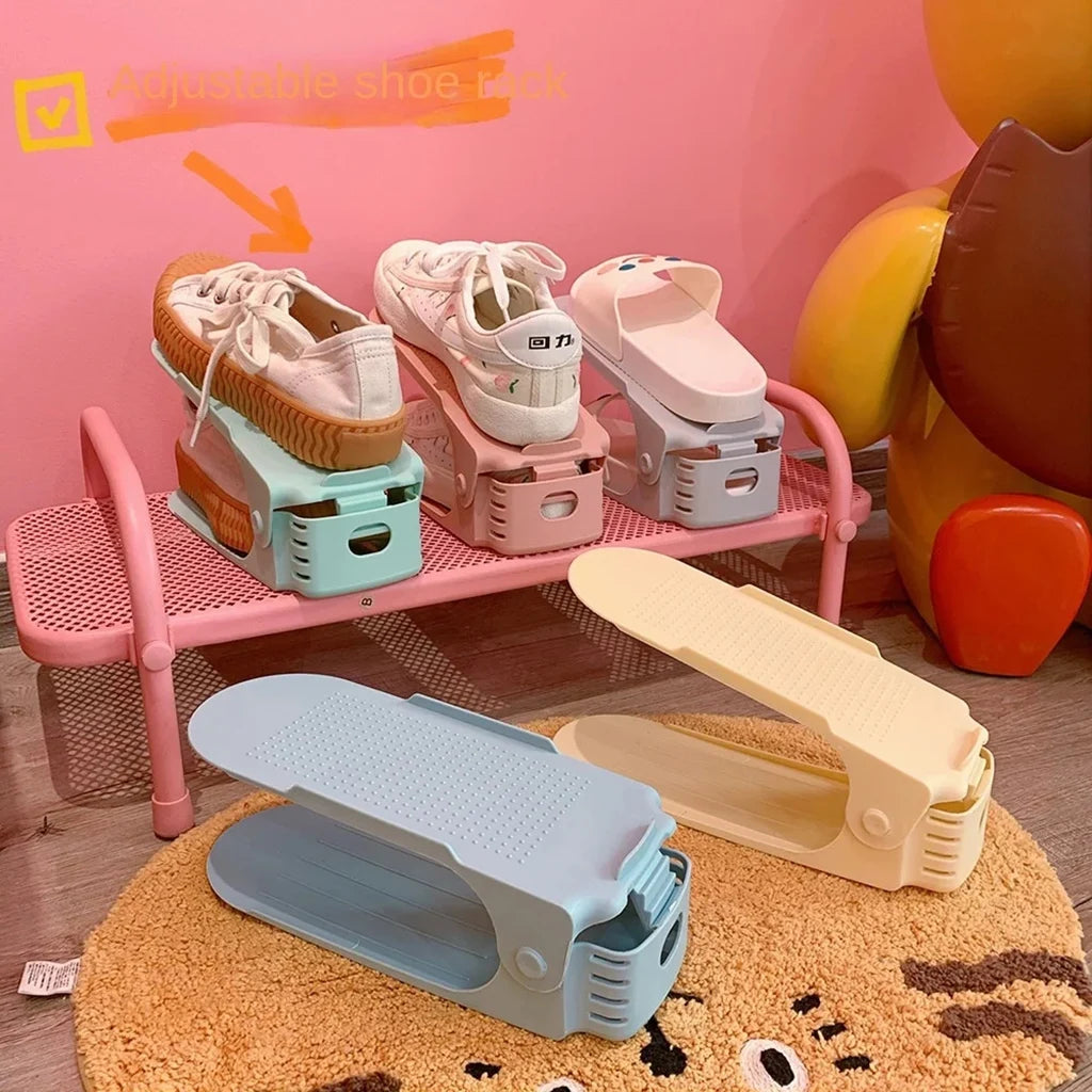 Mantén tus zapatos organizados y tu hogar libre de desorden con el Zapatero Ajustable de Doble Capa! Este innovador organizador es perfecto para maximizar el espacio de almacenamiento, manteniendo tus zapatos al alcance y bien organizados.
