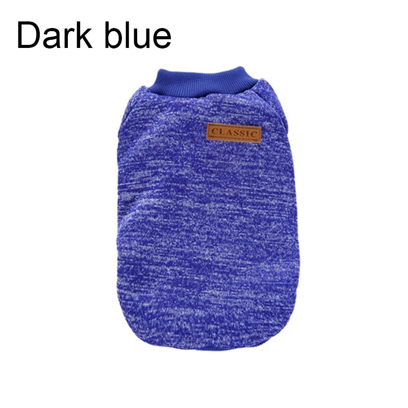¡Mantén a tu mascota elegante y cálida durante los meses fríos! Esta chaqueta para cachorros y gatos pequeños está diseñada para ofrecer comodidad, estilo y calor en la temporada de otoño e invierno. Con un diseño clásico y materiales suaves
