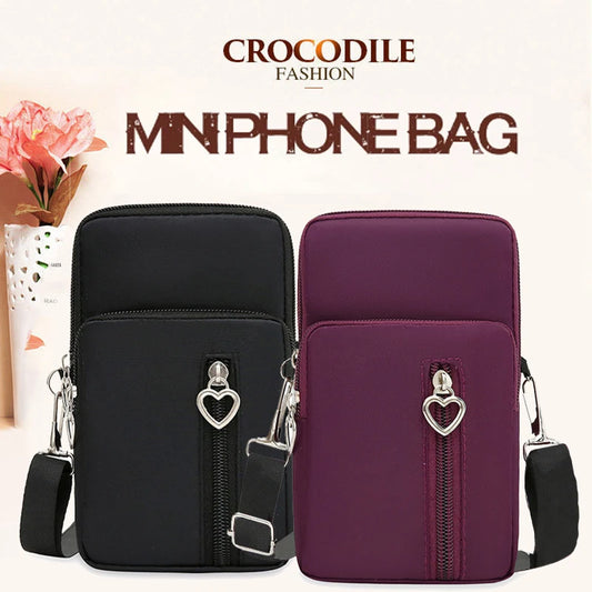 Lleva todo lo que necesitas con comodidad y estilo con este mini bolso cruzado impermeable.