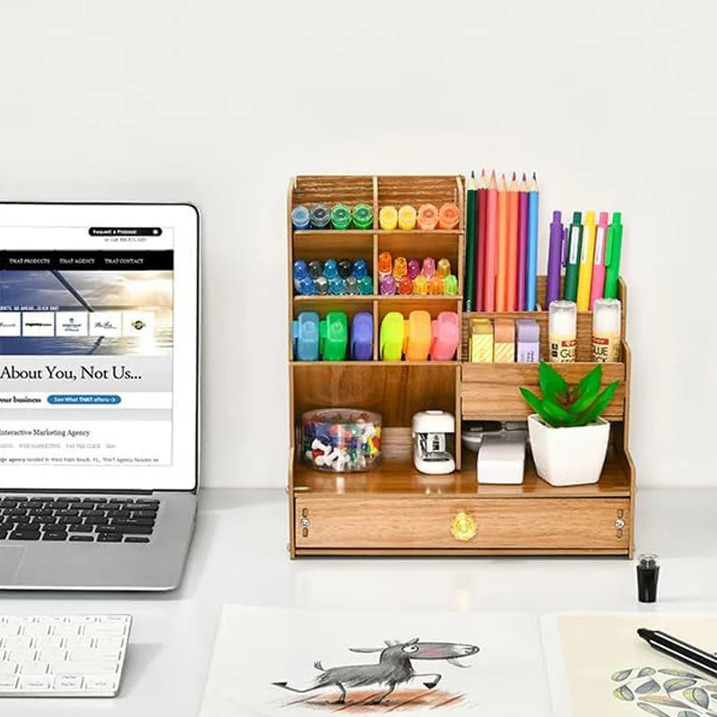 ¡Descubre el Organizador de Escritorio de Madera para Bricolaje! Un soporte elegante y funcional que transformará tu espacio de trabajo en un lugar ordenado y organizado. Ideal para el hogar, la oficina o la escuela