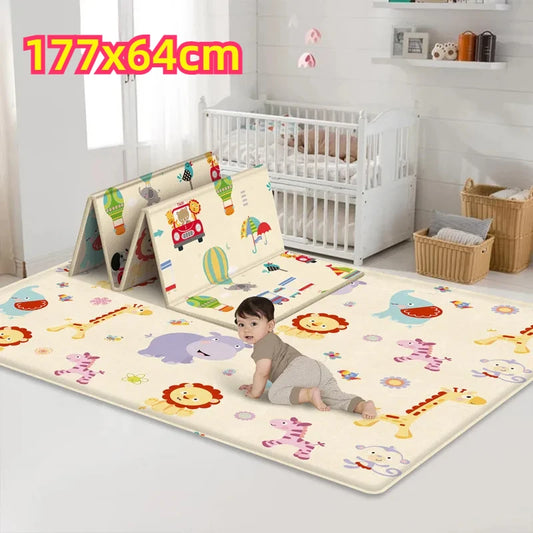 Esta alfombra plegable es perfecta para brindar un espacio seguro mientras tu bebé gatea, juega y aprende.
