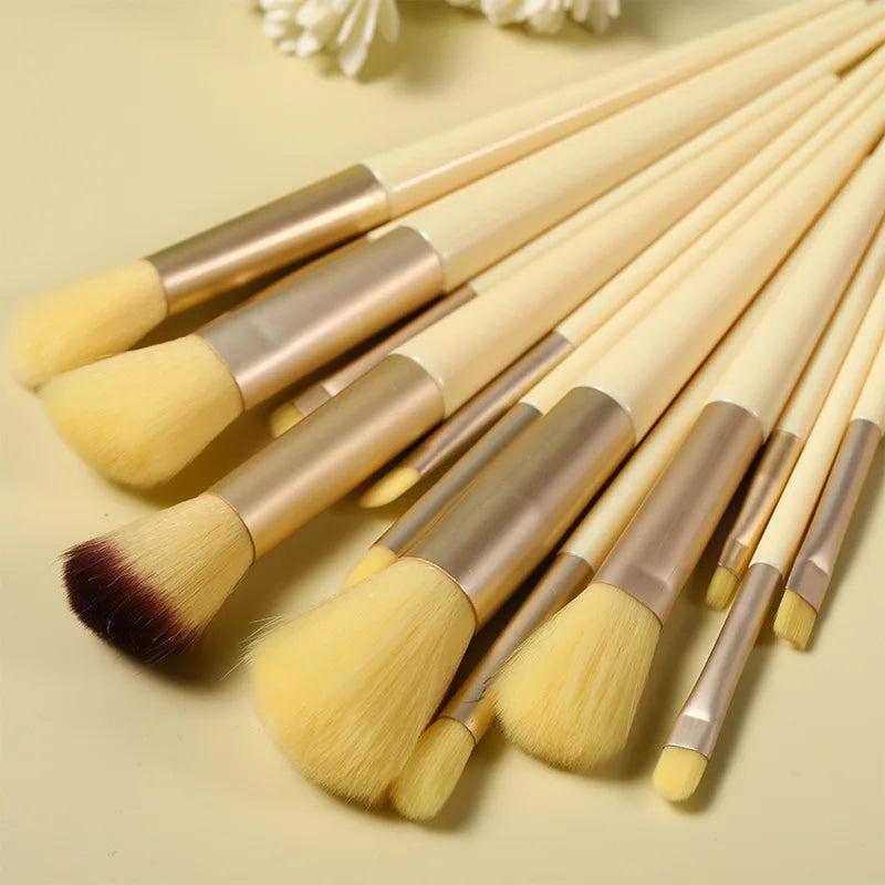 Dale un Toque Profesional y Elegante a tu Rutina de Maquillaje!
