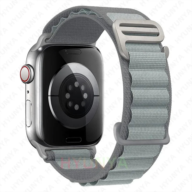 Comodidad, resistencia y estilo para tu Apple Watch con la correa Alpine deportiva.