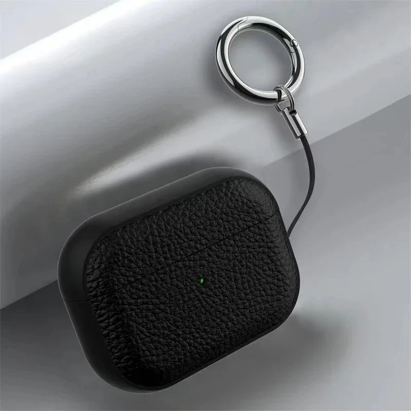 Dale a tus AirPods el mejor cuidado con esta funda de textura de cuero, diseñada para ofrecer protección, estilo y comodidad.