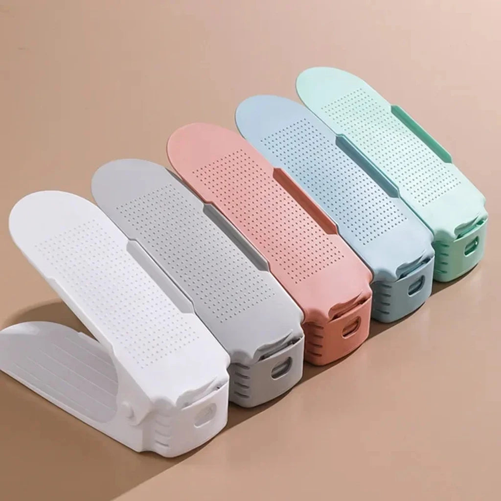 Mantén tus zapatos organizados y tu hogar libre de desorden con el Zapatero Ajustable de Doble Capa! Este innovador organizador es perfecto para maximizar el espacio de almacenamiento, manteniendo tus zapatos al alcance y bien organizados.