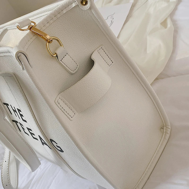 Descubre el bolso perfecto para complementar tu estilo diario. Este bolso cruzado informal de color sólido es la combinación ideal de practicidad, estilo y comodidad. Con un diseño moderno y un acabado en lona resistente