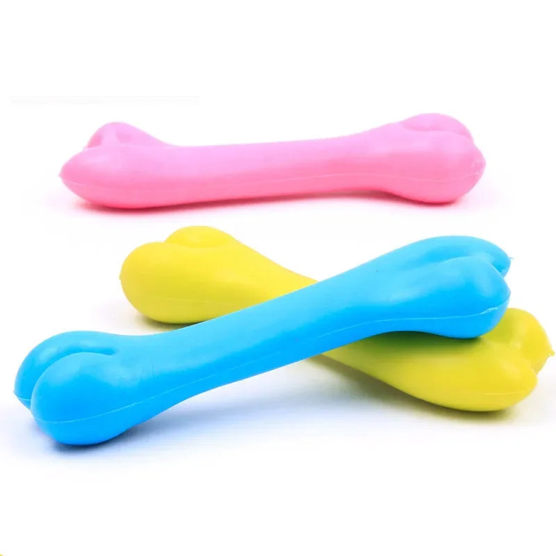 ¡Haz que tu mascota disfrute de horas de diversión y ejercicio con este juguete para perros de goma de alta calidad! Perfecto para perros pequeños, este juguete interactivo no solo ayuda a aliviar el aburrimiento