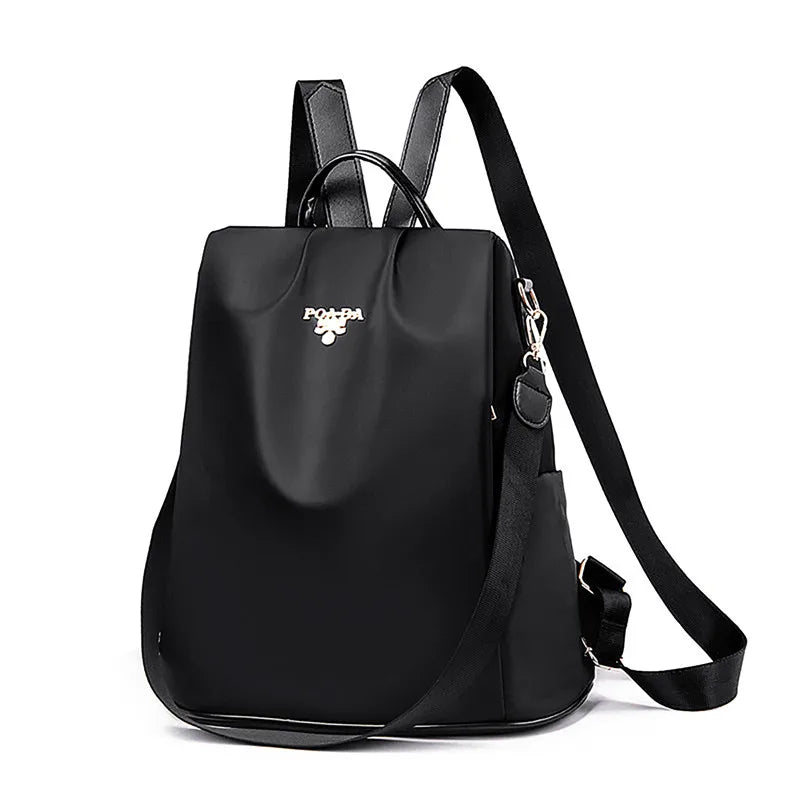 La Mochila Oxford Impermeable para mujer es el accesorio perfecto que combina moda, seguridad y practicidad en un solo diseño. Con una estructura sofisticada y características innovadoras, esta mochila no solo te permitirá llevar todo lo que necesitas