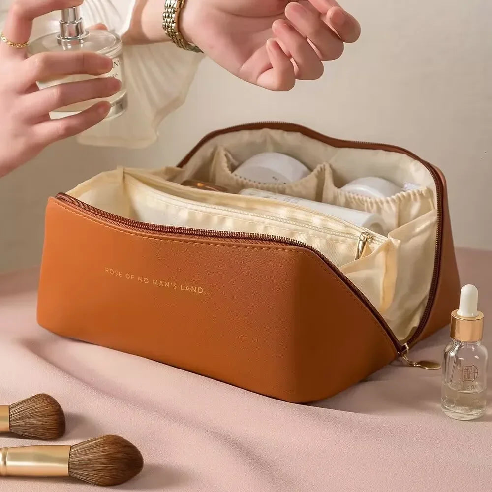 Organiza tu belleza con estilo y elegancia: Este Organizador de Maquillaje de Lujo es la solución perfecta para quienes buscan practicidad, diseño y durabilidad en un solo producto. Ideal para el uso diario o tus viajes