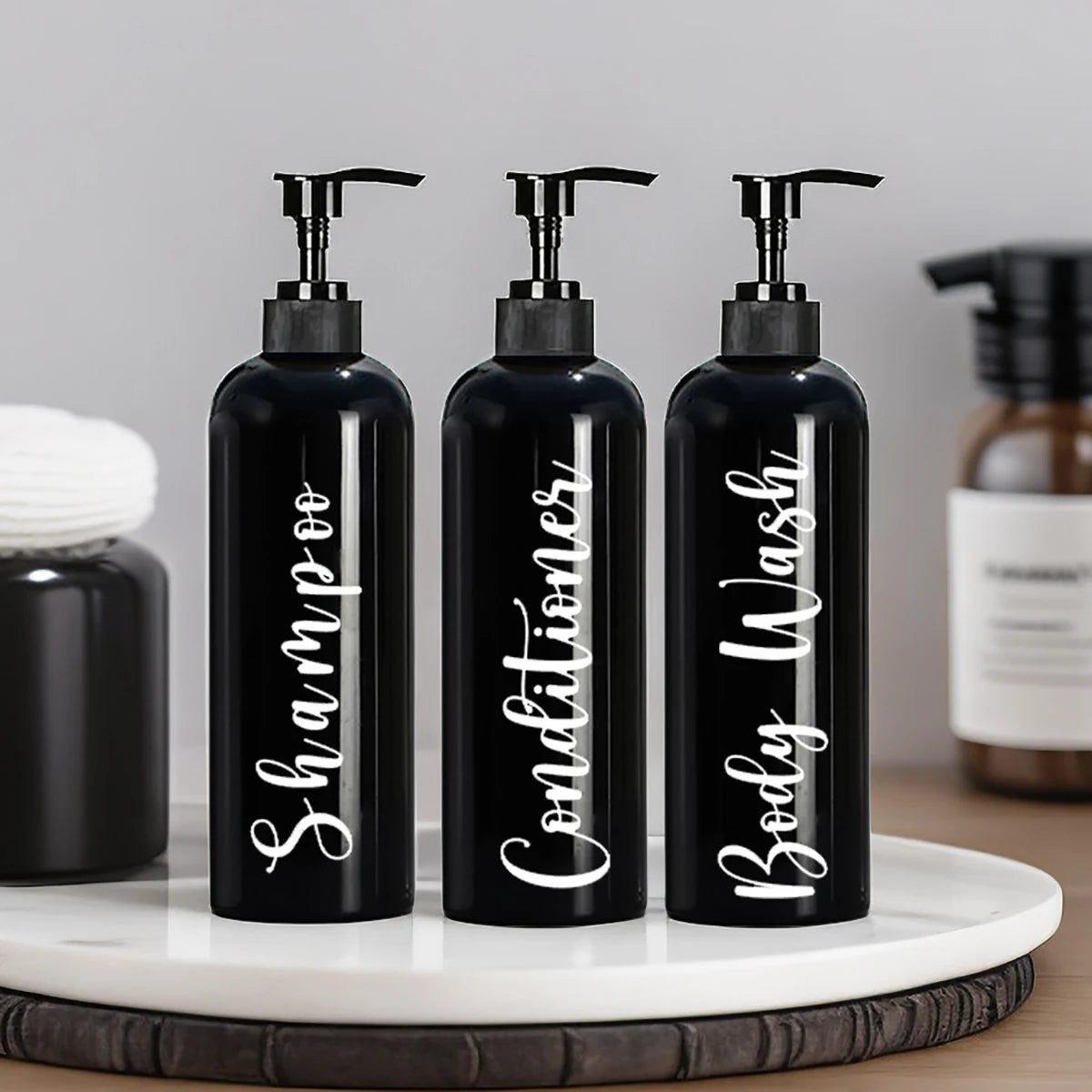 Organización y Elegancia en tu baño con este set de dispensadores recargables!
