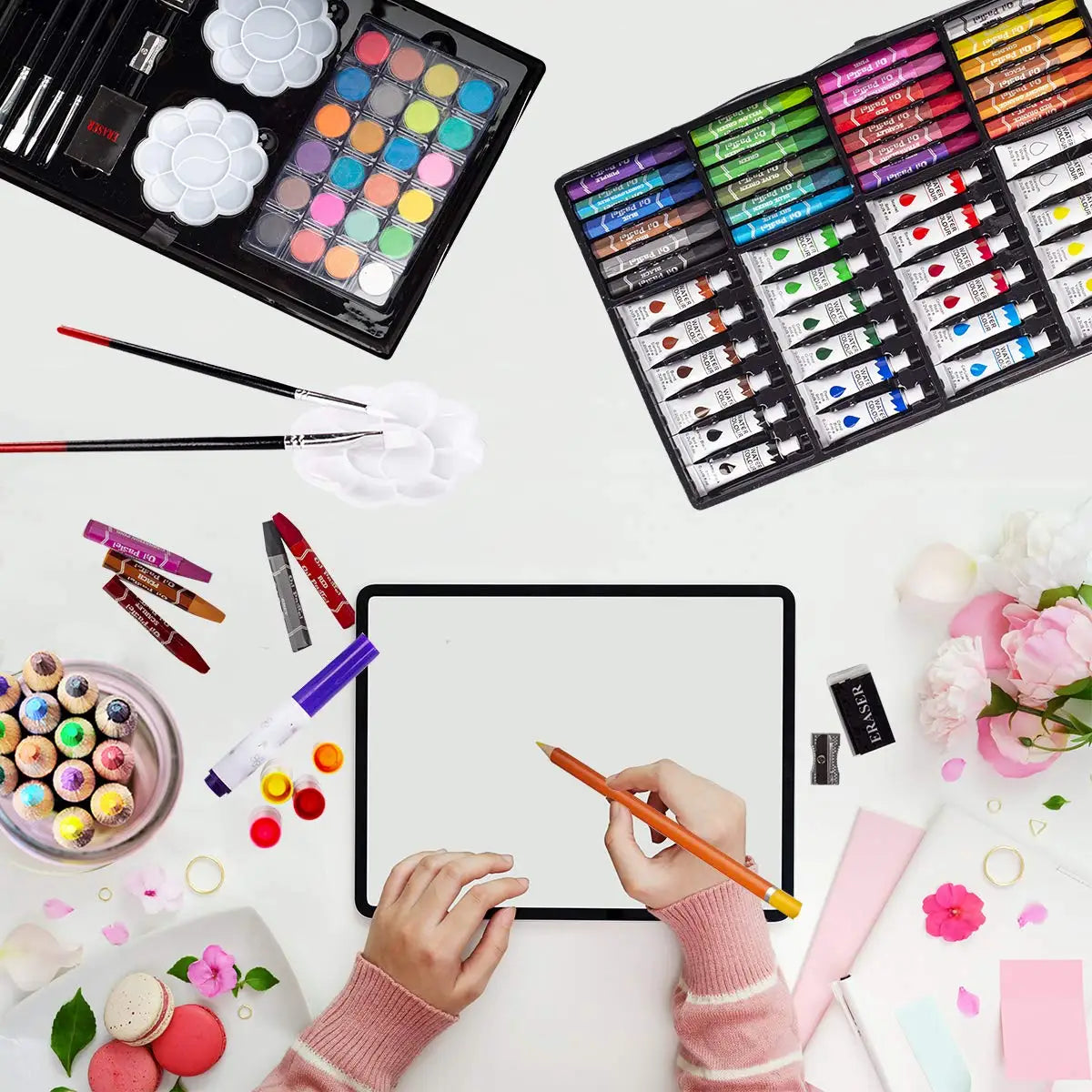 Inspira la creatividad y el desarrollo artístico de los más pequeños con este set completo de arte infantil de 200 piezas. Perfecto para niños que recién comienzan a explorar el arte o para pequeños artistas que desean perfeccionar sus habilidades