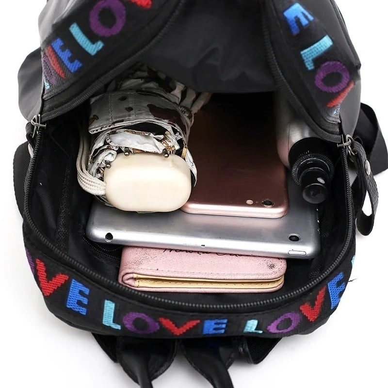 Mochila Casual LOVE-Estilo, Comodidad y Versatilidad. Lleva tu estilo a otro nivel.