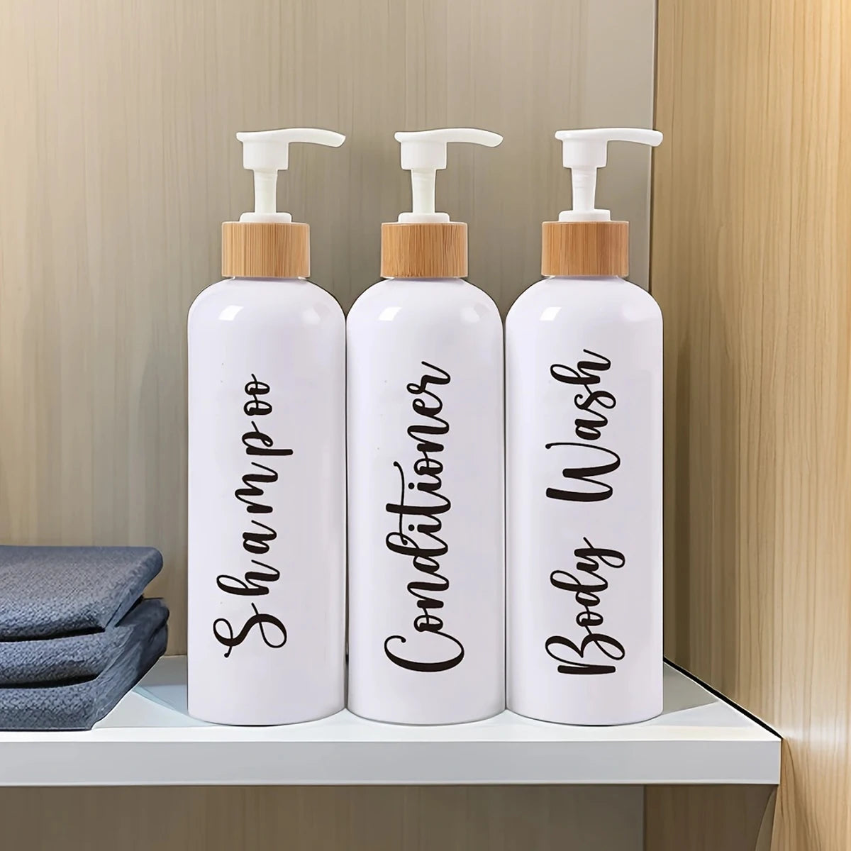 Organización y Elegancia en tu baño con este set de dispensadores recargables!