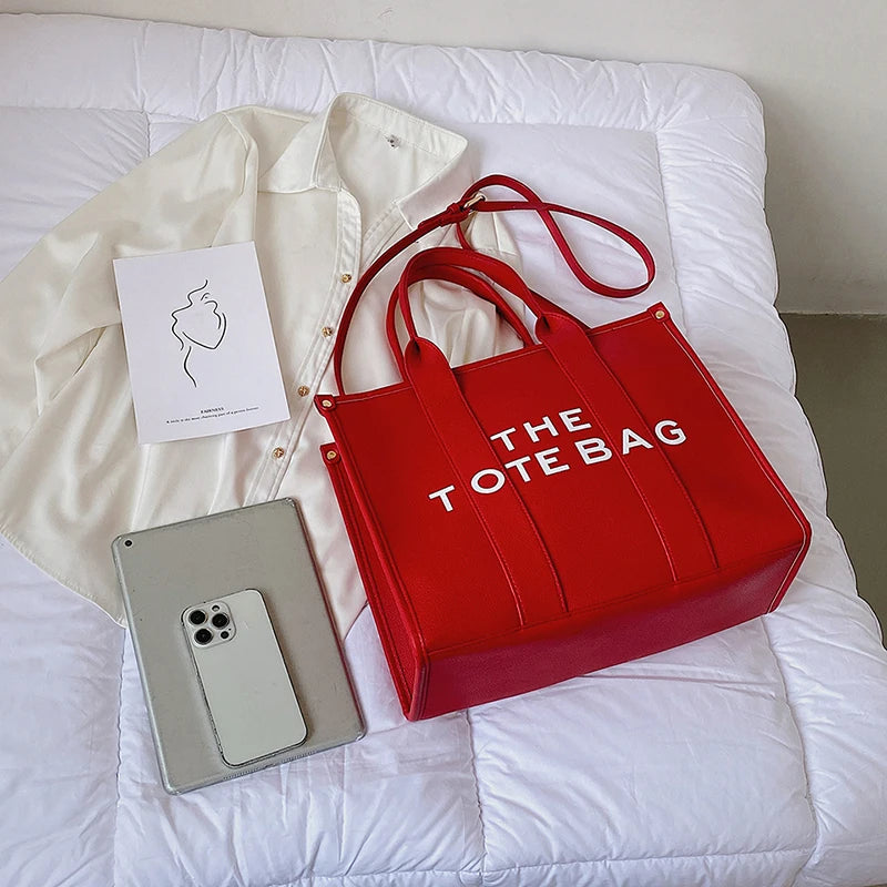 Descubre el bolso perfecto para complementar tu estilo diario. Este bolso cruzado informal de color sólido es la combinación ideal de practicidad, estilo y comodidad. Con un diseño moderno y un acabado en lona resistente