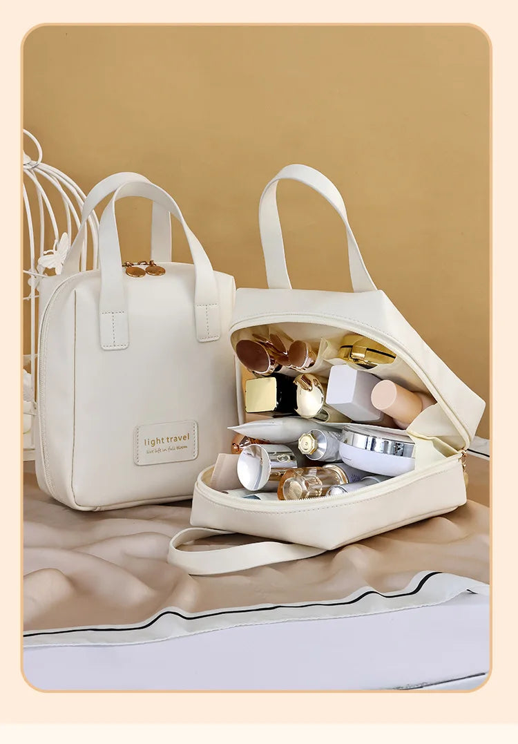 Organiza tu belleza con estilo y elegancia: Este Organizador de Maquillaje de Lujo es la solución perfecta para quienes buscan practicidad, diseño y durabilidad en un solo producto. Ideal para el uso diario o tus viajes