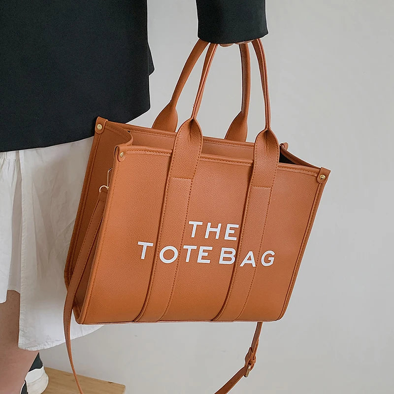 Descubre el bolso perfecto para complementar tu estilo diario. Este bolso cruzado informal de color sólido es la combinación ideal de practicidad, estilo y comodidad. Con un diseño moderno y un acabado en lona resistente