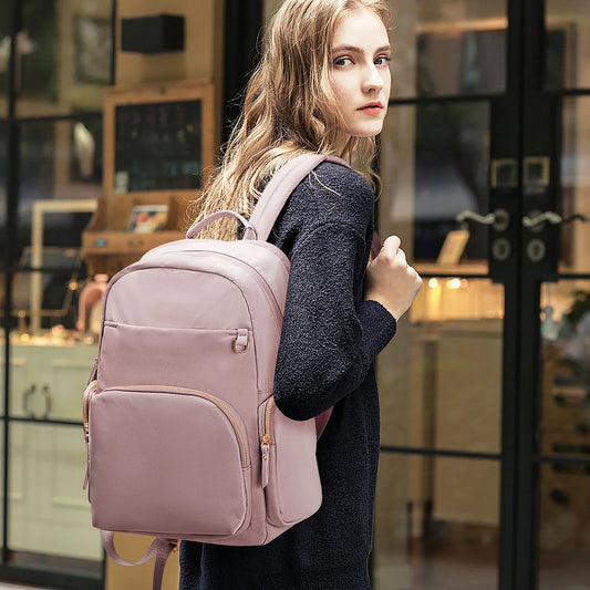 ¿Buscas una mochila elegante, funcional y resistente para acompañarte en tu día a día?