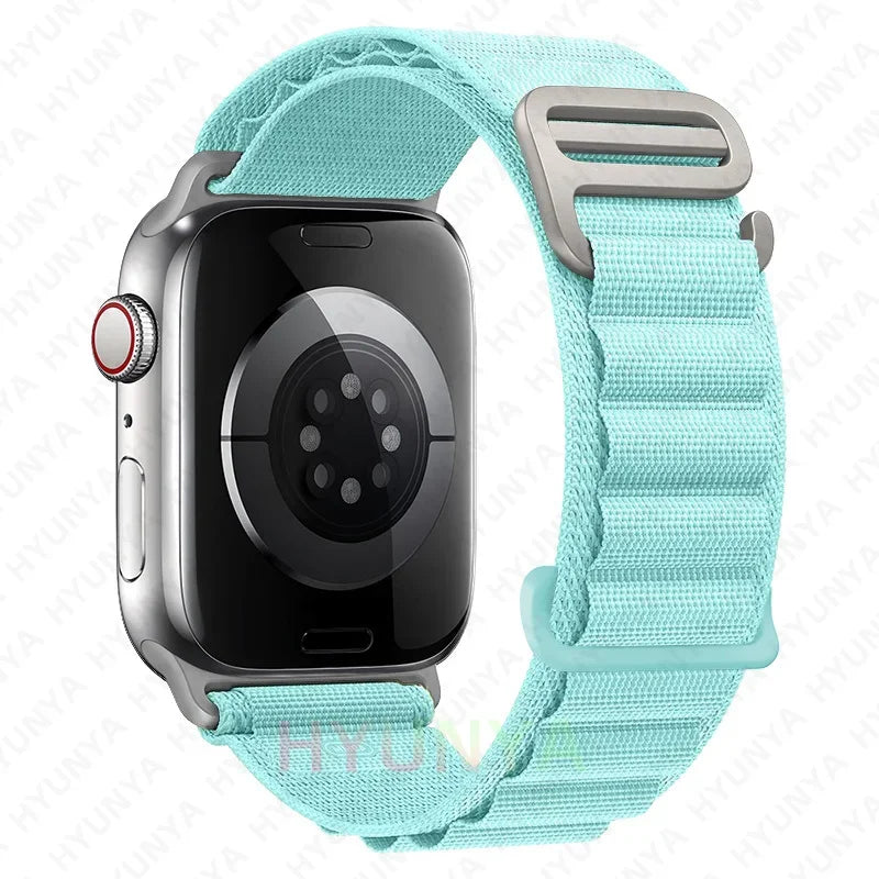 Comodidad, resistencia y estilo para tu Apple Watch con la correa Alpine deportiva.