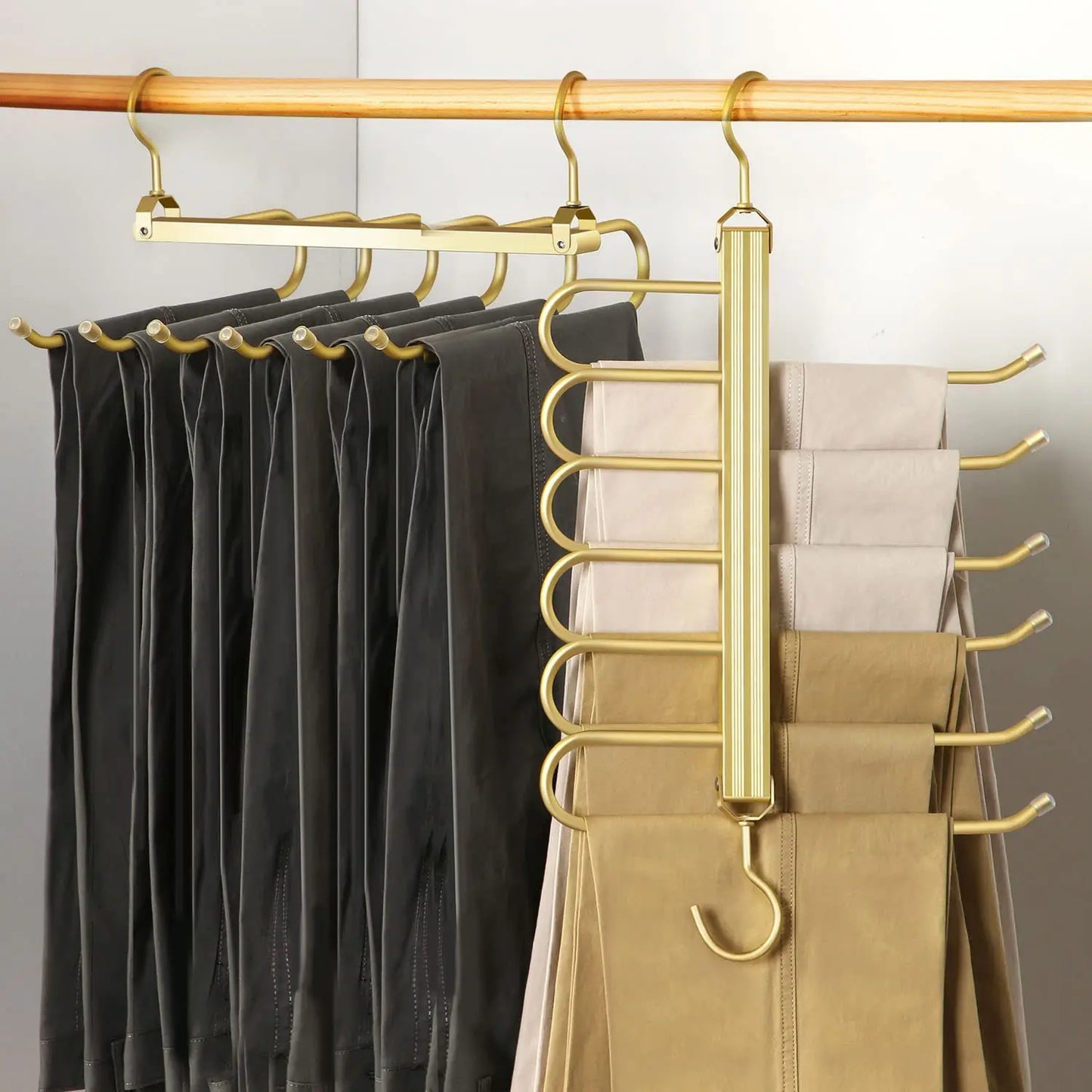 ¡Descubre la manera más inteligente de organizar tu armario! Las perchas multifuncionales 6 en 1 no solo ahorran espacio, sino que también mantienen tu ropa organizada, sin arrugas y siempre accesible.