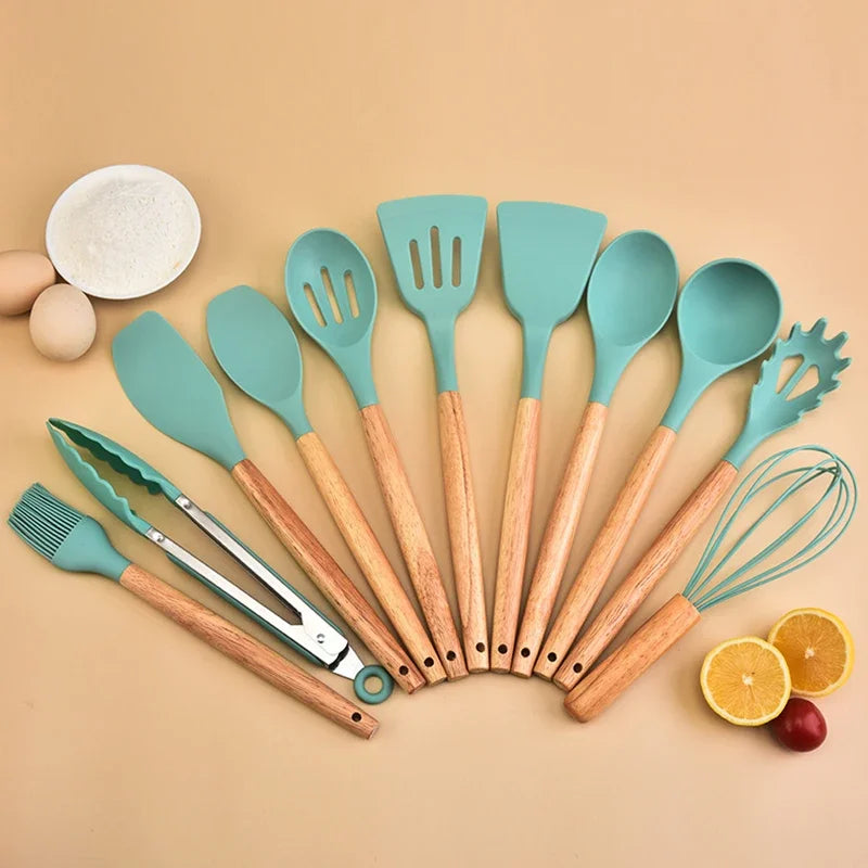 Renueva tu Cocina con este completo juego de Utensilios de Silicona con mango de madera.