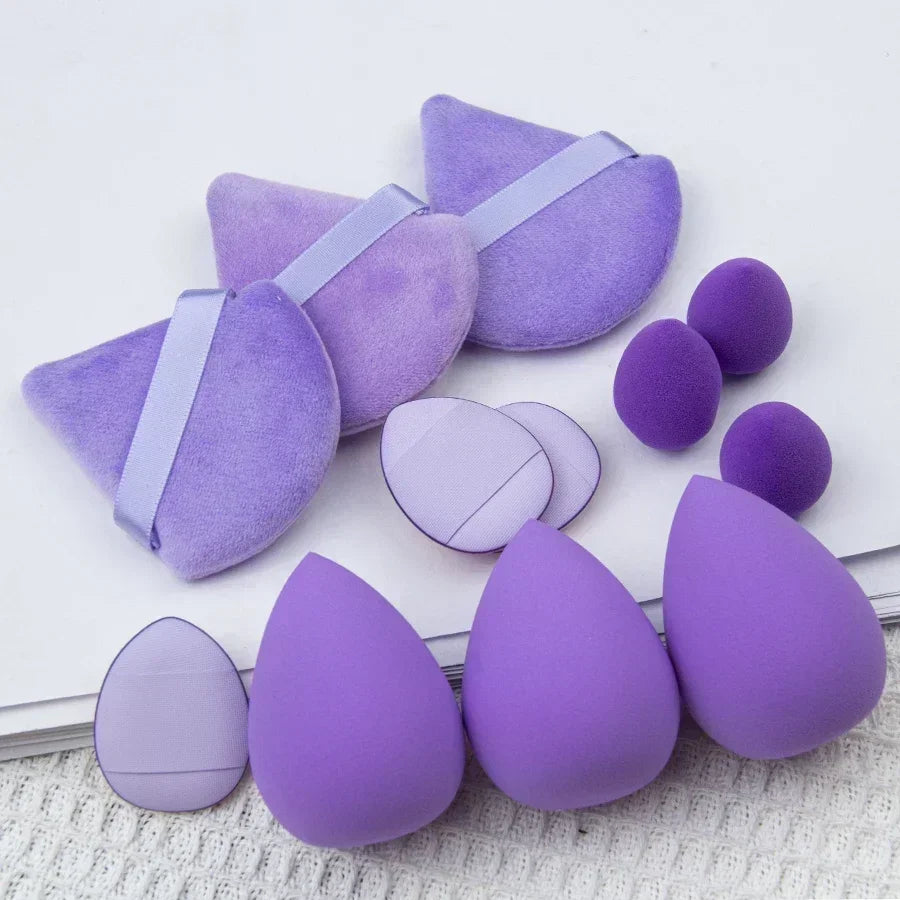 Luce un maquillaje impecable con estas esponjas de maquillaje, ideales para aplicar y mezclar productos como base, contorno, corrector y polvo. Con un diseño supersuave y una textura que se adapta perfectamente a tu piel(tenemos en diferentes colores)