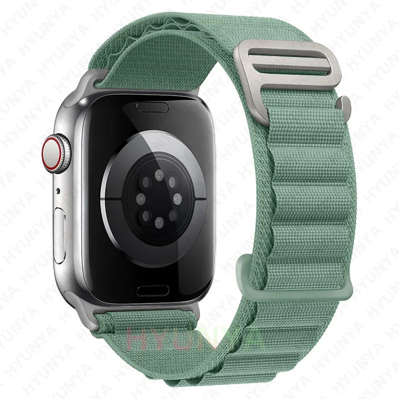 Comodidad, resistencia y estilo para tu Apple Watch con la correa Alpine deportiva.