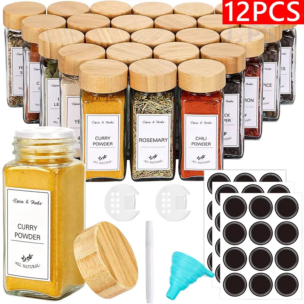 Dale a tu cocina un toque moderno y organizado con nuestros Frascos de Vidrio con Tapa de Bambú para Especias. Este set de 5 o 12 frascos es perfecto para almacenar tus condimentos, sal, pimienta, semillas, hierbas y más.