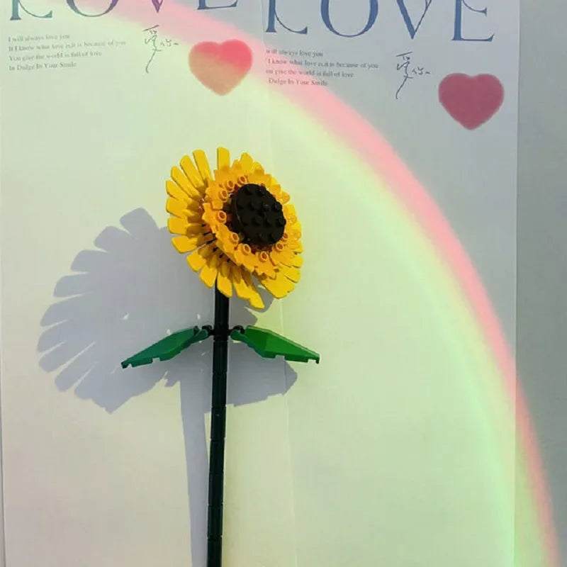 ¿Buscas un regalo único y creativo para sorprender a una niña? Bloques de construcción forma de Girasol",no solo es un juguete, sino también una hermosa decoración de escritorio.