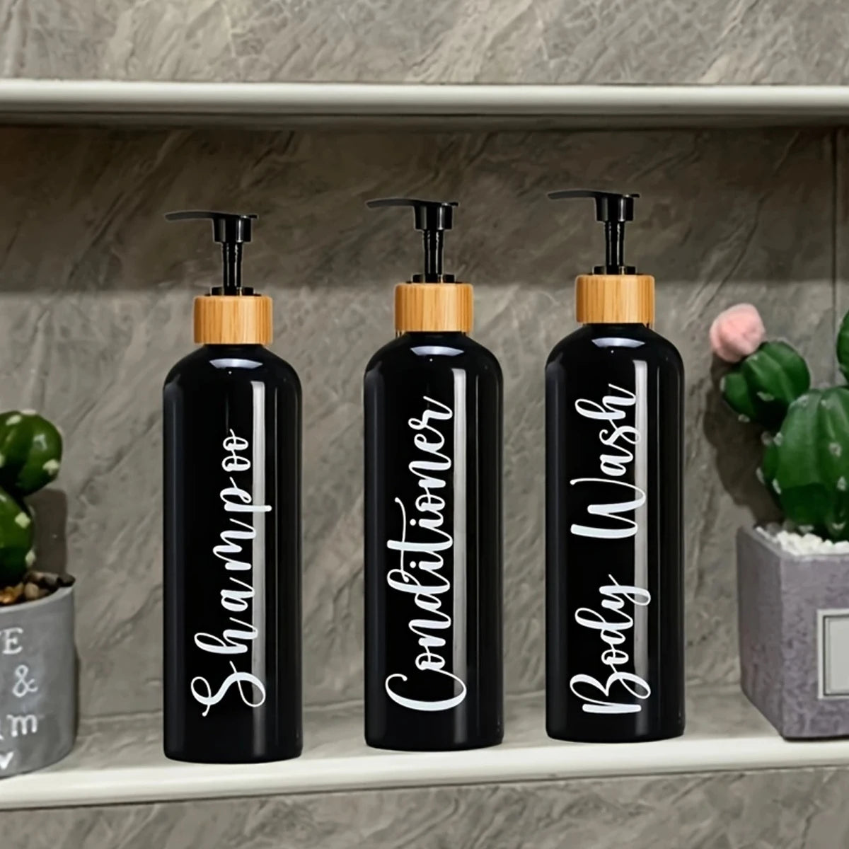 Organización y Elegancia en tu baño con este set de dispensadores recargables!