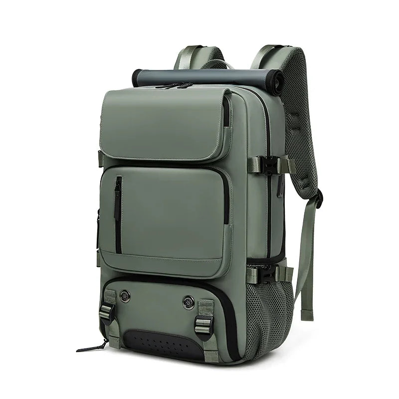 Lleva todo lo que necesites de forma segura y organizada con esta mochila resistente al agua diseñada para viajeros y ventureros.