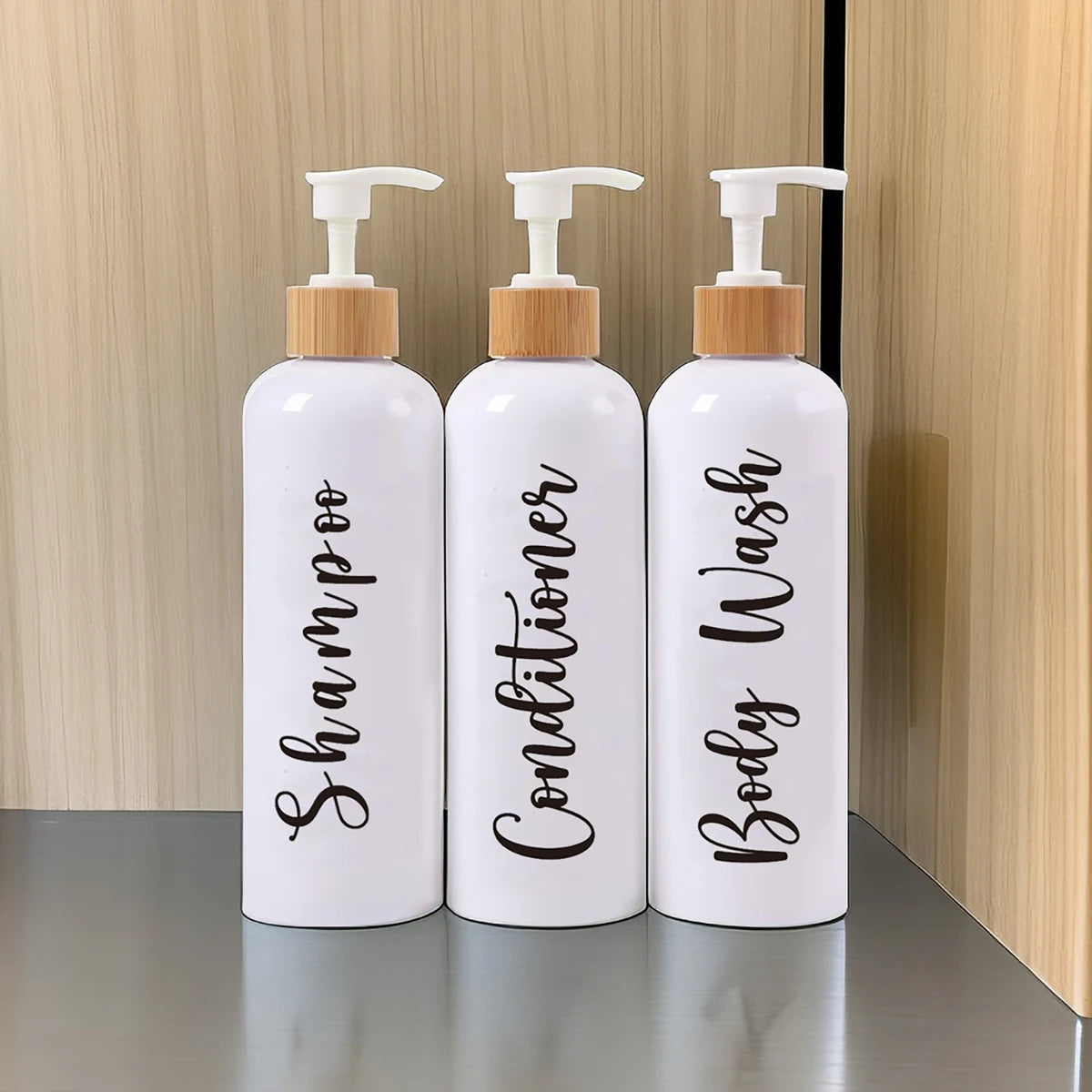 Organización y Elegancia en tu baño con este set de dispensadores recargables!
